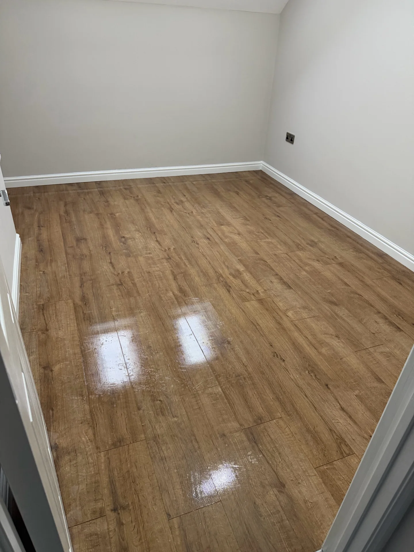 Empty room flooring shown in an end-of-tenancy cleaning portfolio record